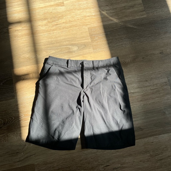 Lululemon Men’s Shorts - Picture 3 of 4